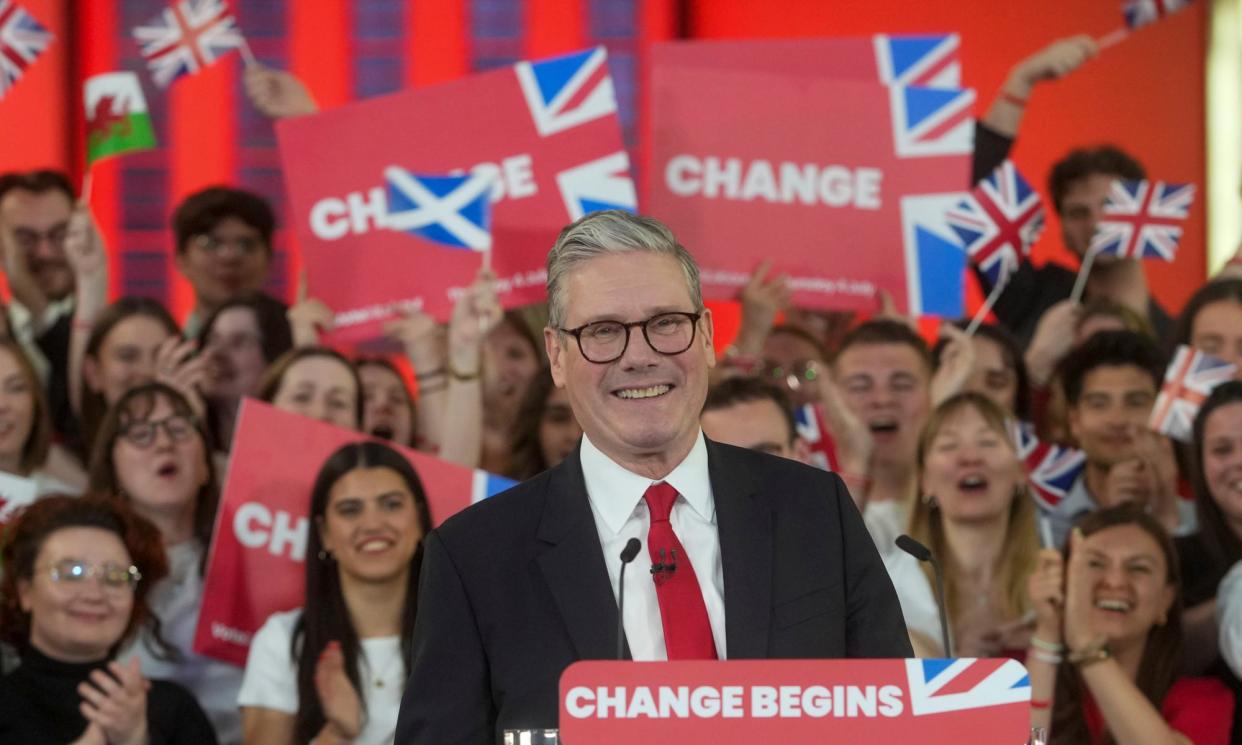 <span>Sir Keir Starmer speaks to supporters shortly after Labour secured a majority.</span><span>Photograph: Jeff Moore/PA</span>