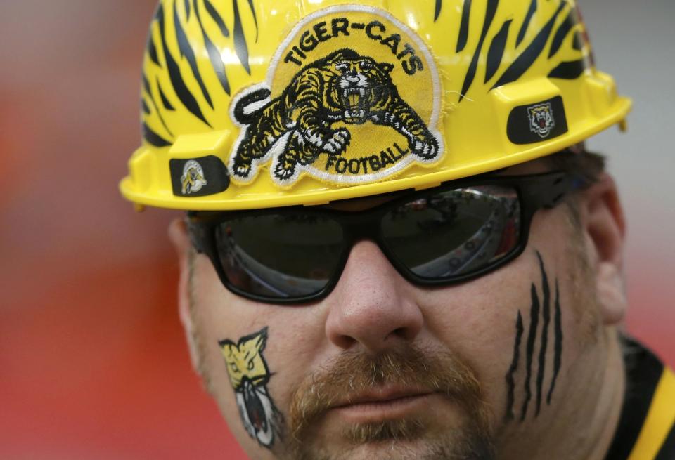 A Hamilton Tiger Cats fan awaits the start of the CFL's 102nd Grey Cup football championship between the Calgary Stampeders and the Tiger Cats in Vancouver, British Columbia, November 30, 2014. REUTERS/Todd Korol (CANADA - Tags: SPORT FOOTBALL)