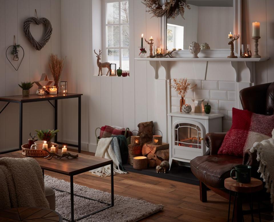 <p>Get that rustic, woodland look in your home with earthy textures such as bark, <a href="https://www.housebeautiful.com/uk/decorate/display/a35418217/dried-flowers/" rel="nofollow noopener" target="_blank" data-ylk="slk:dried flowers;elm:context_link;itc:0;sec:content-canvas" class="link ">dried flowers</a> and rich foliage. Imagine cosying up by the fire in a room like this...</p>