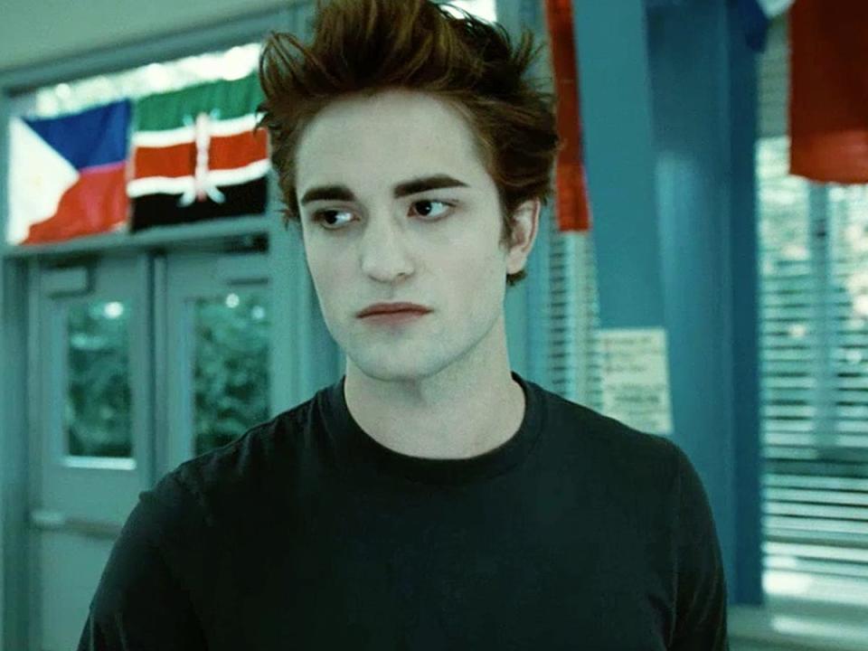 robert pattinson edward twilight cafeteria 