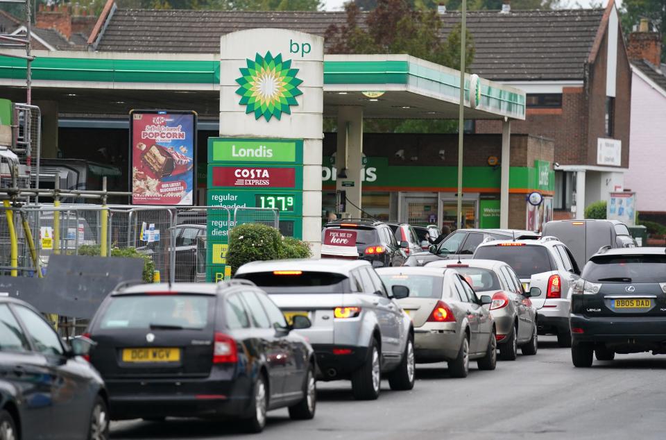 Drivers queue to refill their tanks in Alton, Hampshire, on Thursday. (PA)