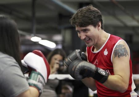 Canada's Prime Minister Justin Trudeau trains at Gleason's Boxing Gym in Brooklyn, New York, U.S., April 21, 2016. REUTERS/Carlo Allegri