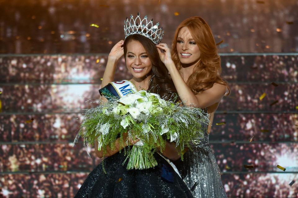 <p>20 ans après le sacre de Mareva Galanter, Tahiti est de nouveau à l’honneur. Vaimalama Chaves, Miss Tahiti, succède à Maëva Coucke au titre de Miss France 2019. </p>