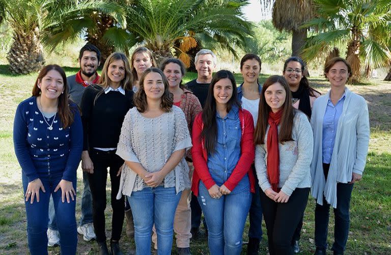 El equipo completo del Laboratorio de Hormonas y Biología del Cáncer del Instituto de Medicina y Biología Experimental de Cuyo (Imbecu)