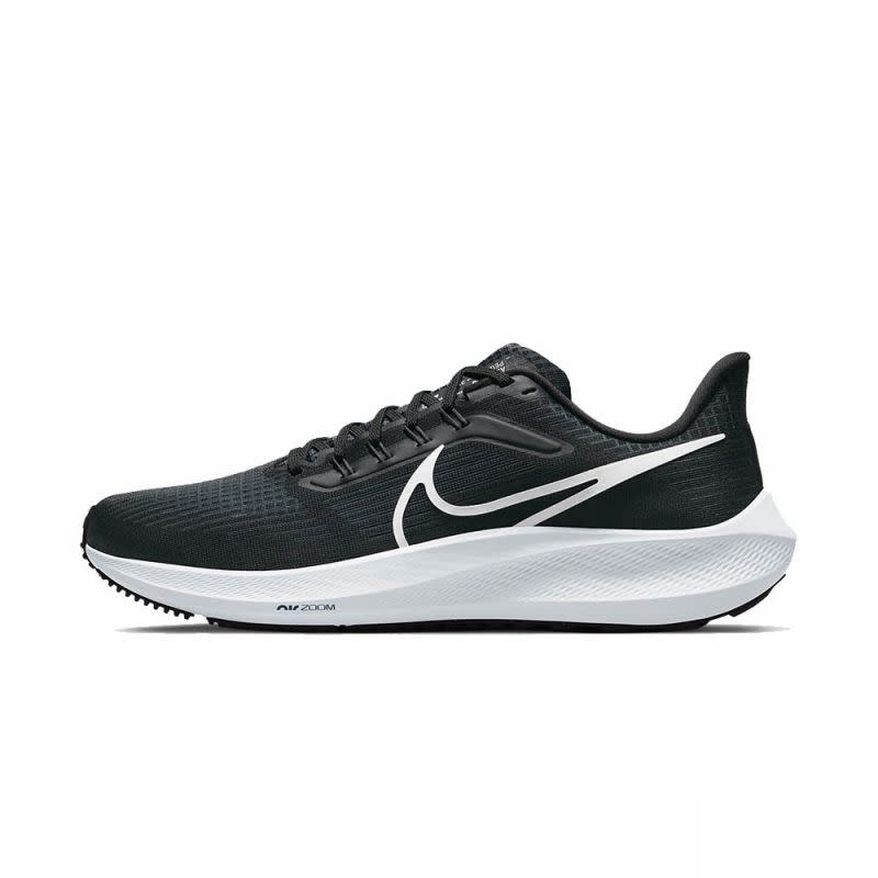 ▲蝦皮購物「12.12狂歡生日慶」NIKE AIR ZOOM PEGASUS 39 慢跑鞋，優惠價2,350元。（圖／品牌提供）