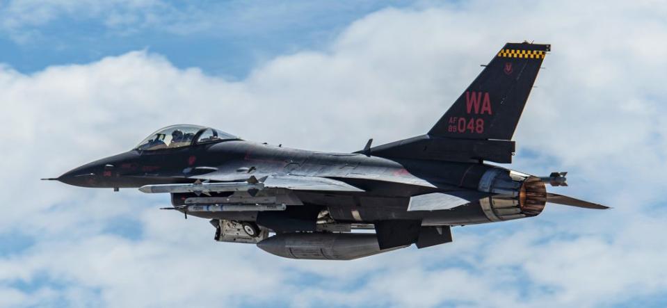 <span>美國F-16「戰隼」（Fighting Falcon）戰鬥機。</span><span>（圖／U.S. Air Force）</span>