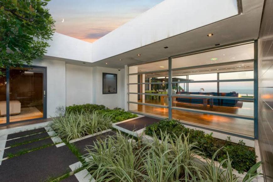 Inside Matthew Perry's insane glasshouse