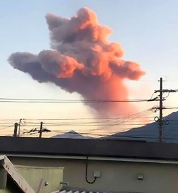 <em>The volcanic cloud looks remarkably like a leaping cat (AsiaWire)</em>