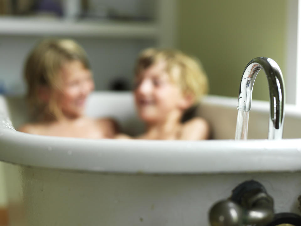 <i>A mom is sparking debate with her mother-son bathing routine. (Getty)</i>