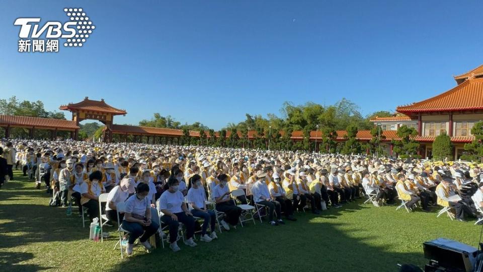 大雄寶殿坐滿，星雲法師圓寂讚頌典禮。（圖／林炫均攝）