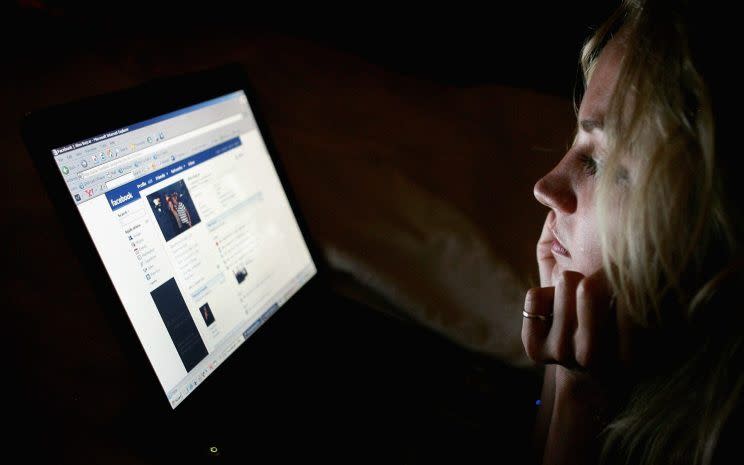 Facebook, Twitter et Instagram disposent tous de formulaires de contact en cas de problèmes de « revenge porn » [Photo : Getty]