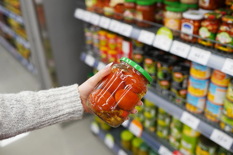 Los productos ultraprocesados son la fuente más común de azúcar añadida. La proporción adecuada es de un máximo de 5 gramos por cada 100 gramos de alimento. (Foto: Getty Creative)