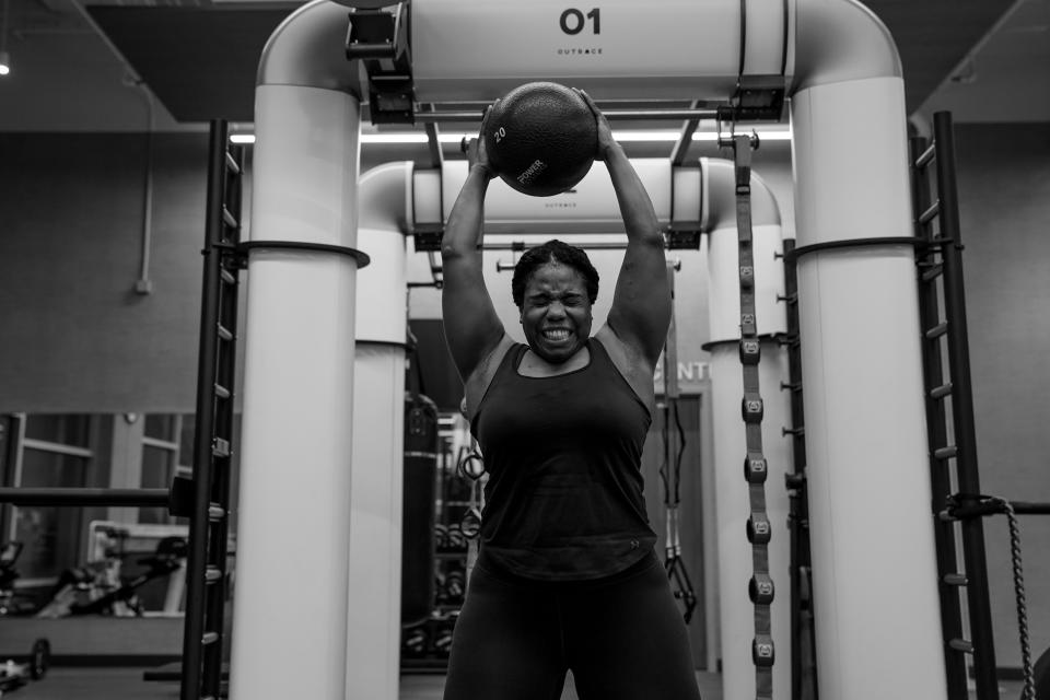 Anderson fights through her hour-long workout routine in March at a gym near her Houston home. (Jahi Chikwendiu/The Washington Post)