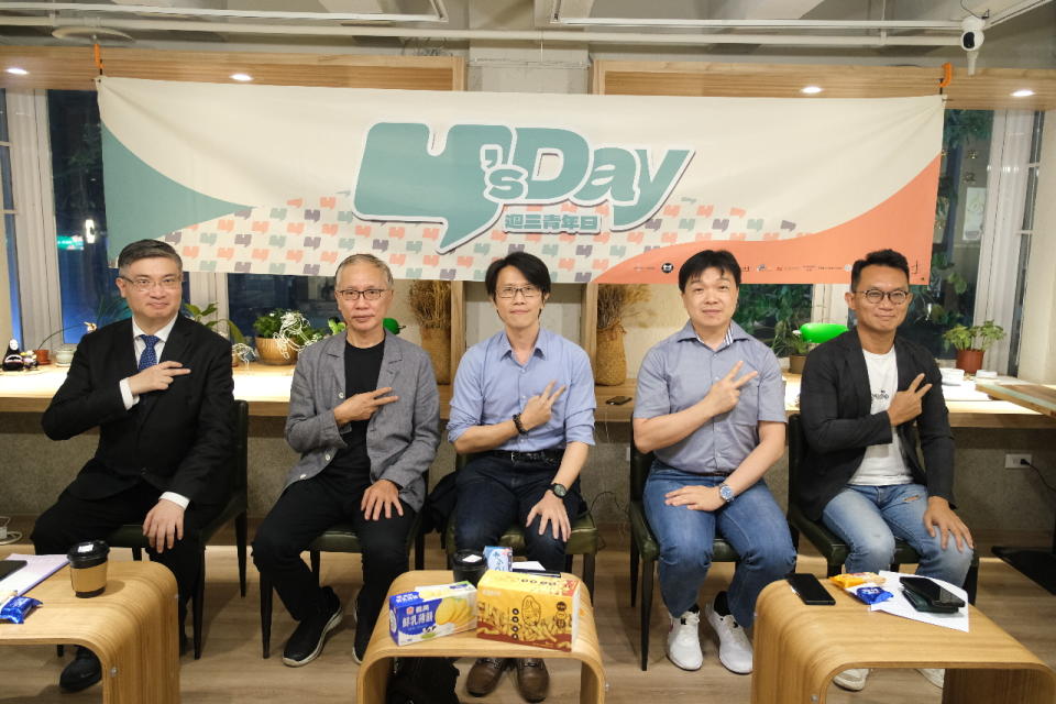 Y’s Day「週三青年日」17日以「中國《反分裂國家法》對世界的危害與台灣的回應之道」為題，探討反分裂法對台灣影響。圖左起：桑普、董立文、董思齊、沈有忠、王智盛。(台灣智庫提供)