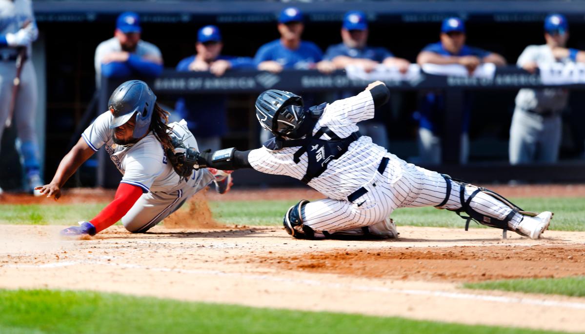 Corpus Christi native Jose Trevino wins first Gold Glove award