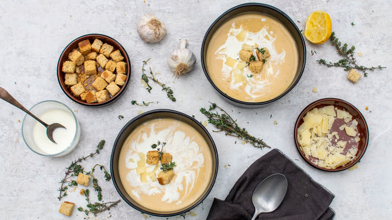 creamy roasted garlic soup with croutons