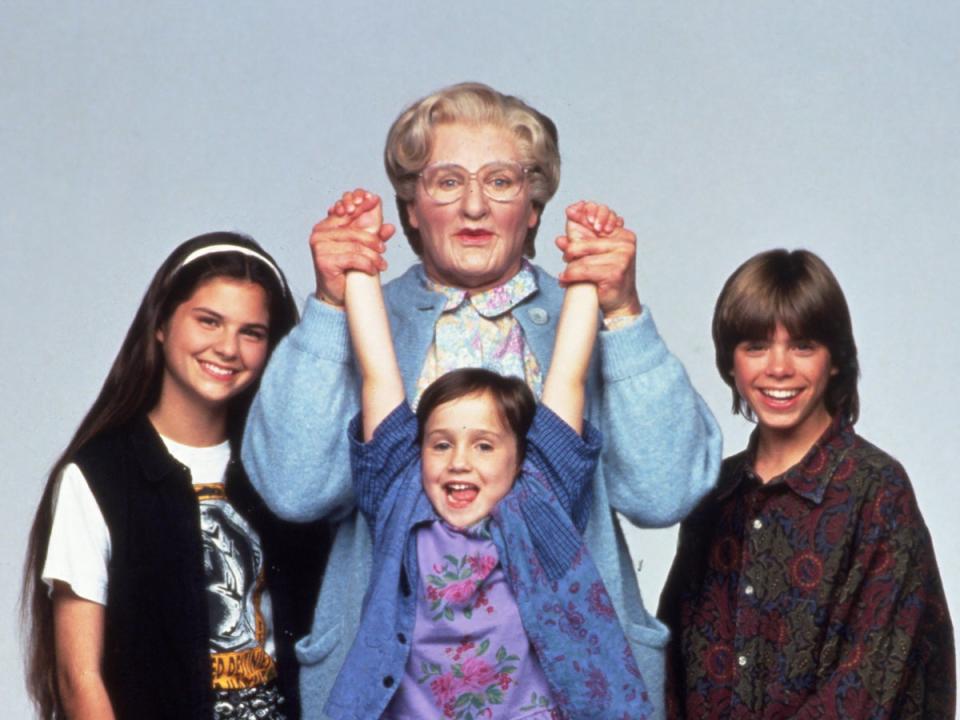 Lisa Jakub, Robin Williams, Mara Wilson and Matthew Lawrence in 1993’s ‘Mrs Doubtfire’ (Snap/Shutterstock)