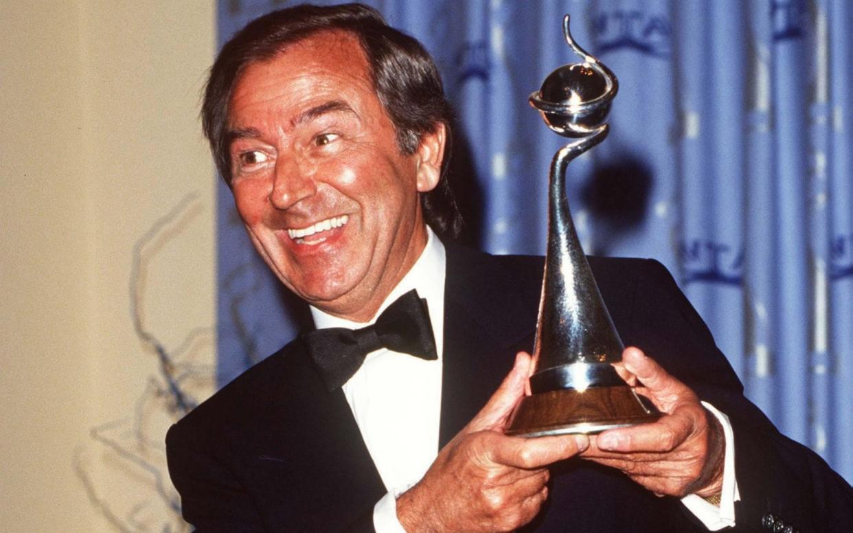 Des O'Connor at the National Television Awards in 1997 - Alpha Photo Press Agency