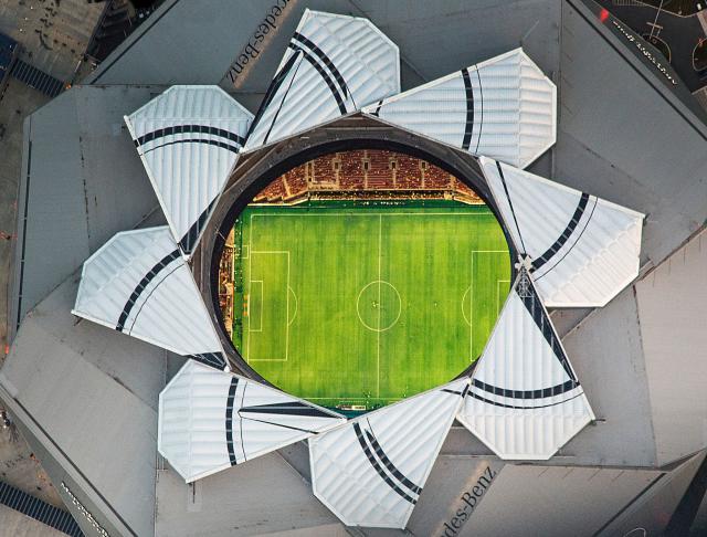 Mercedes-Benz Stadium roof is open