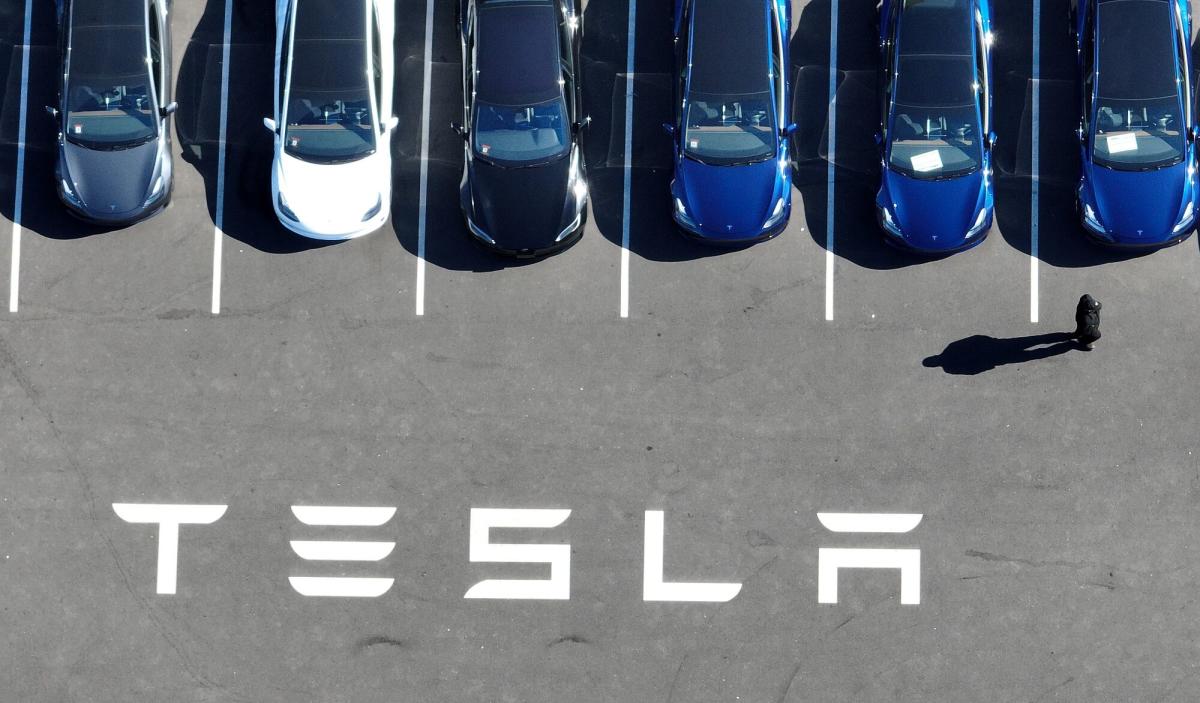 Tesla élève la technologie à son plus haut niveau en 7 mois alors que les bonnes nouvelles s’accumulent