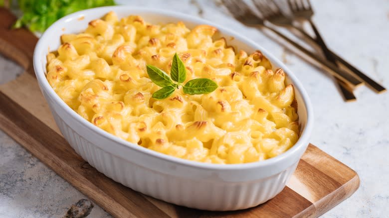 macaroni in casserole dish