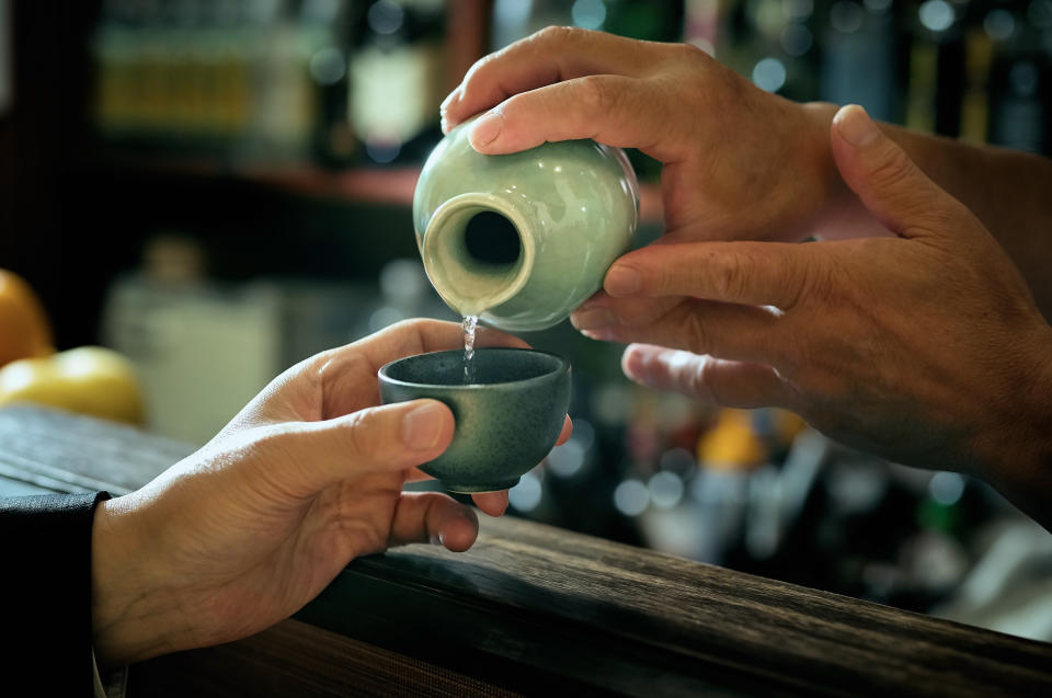 Vor allem Sake, aber auch japanischer Whisky oder japanisches Bier, soll wieder mehr getrunken werden