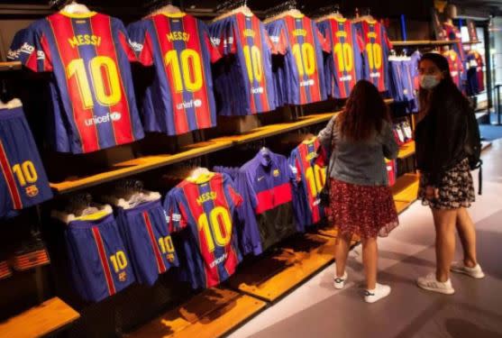 梅西的球衣占了俱樂部的7成銷售。（圖／翻攝自推特）