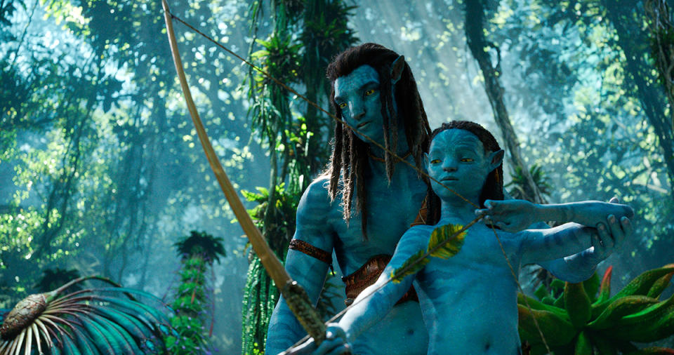 Jake Sully (Sam Worthington) y Neteyam (Jamie Flatters) en 'Avatar: El sentido del agua' de 20th Century Studios'. Photo courtesy of 20th Century Studios. © 2022 20th Century Studios. All Rights Reserved.