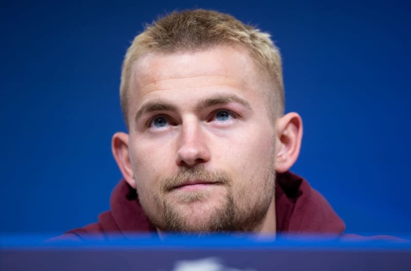 Bayern Munich player Matthijs de Ligt speaks during a press conference in the Allianz Arena, ahead of the UEFA Champions League soccer match between Bayern Munich and Lazio. Sven Hoppe/dpa