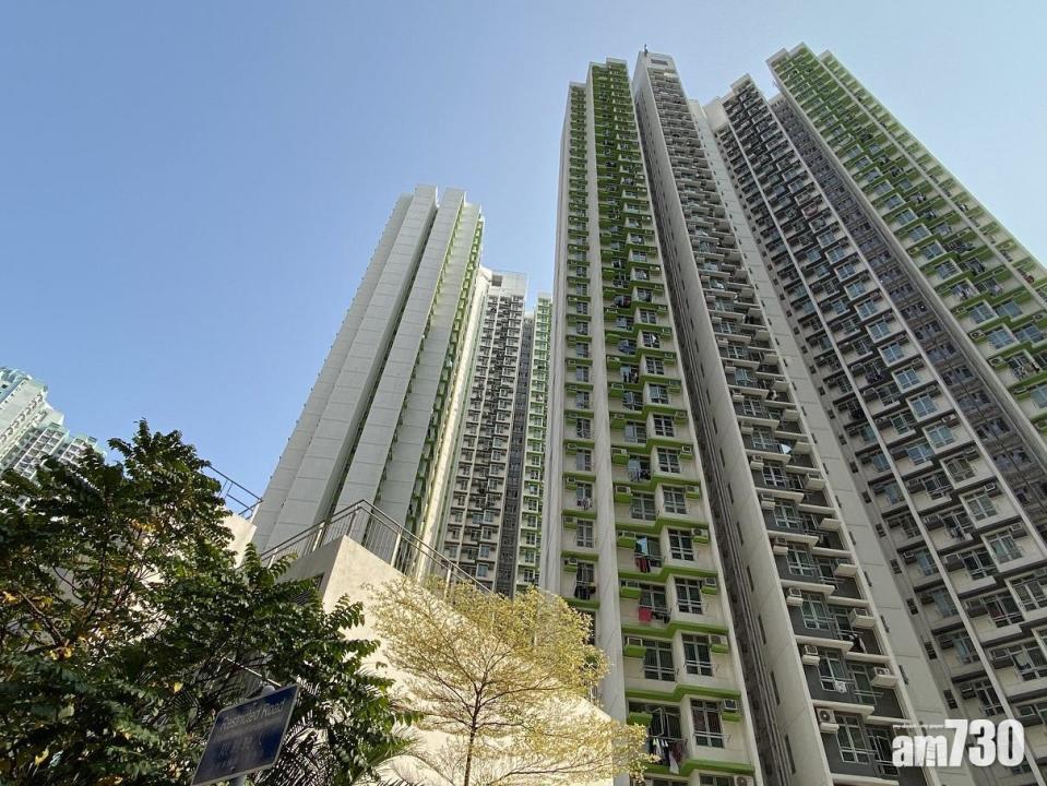 荃灣尚翠苑屬小型居屋屋苑，最新錄兩房企裝戶以居二市場價468.8萬元易手，呎價1.07萬元。