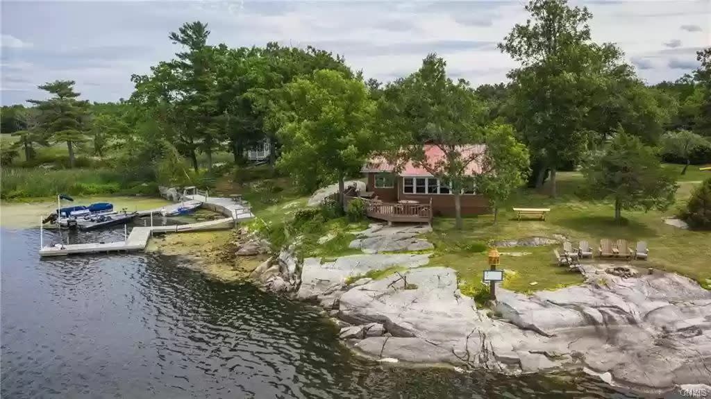 The 4 Cottages with a Private Island