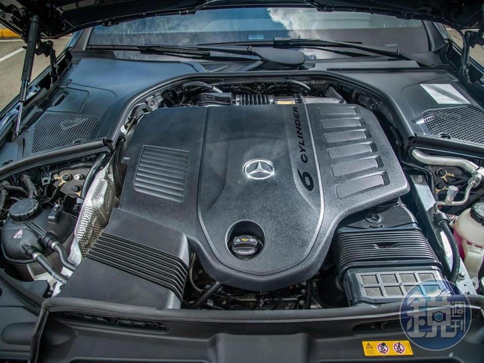 3.0升L6渦輪增壓引擎可輸出367hp和51kgm的數據，再加上48V系統額外的輸出，動力超強悍。