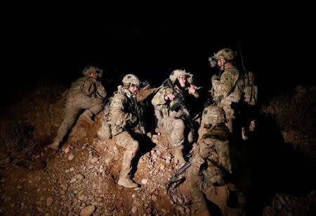 FILE PHOTO: U.S. army forces participate in combat training in the northern Iraqi city of Erbil, December 22, 2016. REUTERS/Ammar Awad