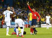 Victor Bernardez of Honduras (L) reacts after being shown the yellow card during their 2014 World Cup Group E soccer match against Ecuador at the Baixada arena in Curitiba June 20, 2014. REUTERS/Darren Staples (BRAZIL - Tags: SOCCER SPORT WORLD CUP)