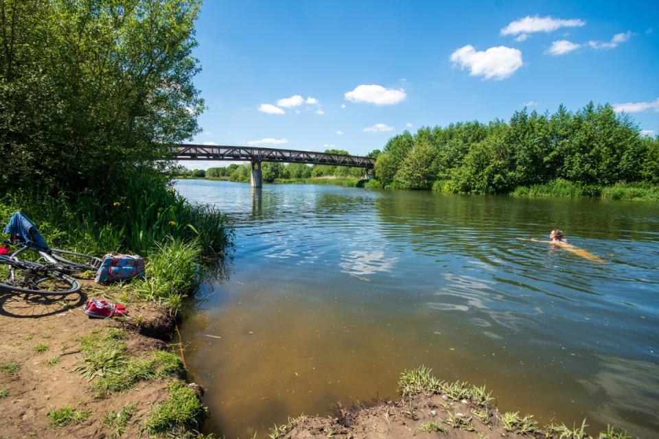  (Ashford Lane footbridge on Jubilee River)