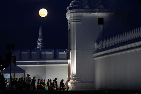 The moon rises as well-wishers line up to pay respect to the late King Bhumibol Adulyadej on the last day when the authorities allow people to pay their respect in the throne hall in Bangkok, Thailand, October 5, 2017. REUTERS/Athit Perawongmetha