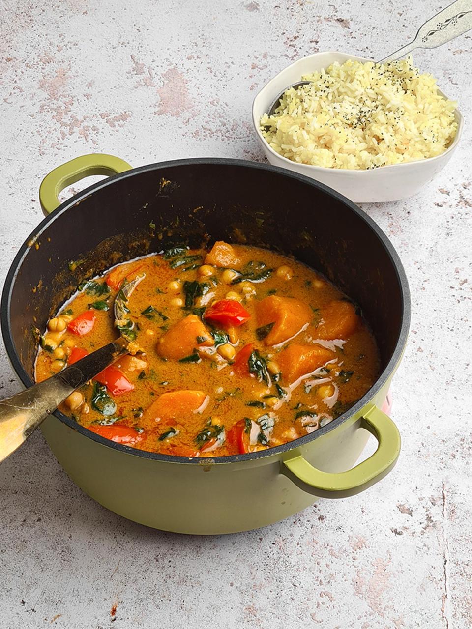 A delicious and quick 30 minute curry perfect for midweek (Becky Excell/Aldi)