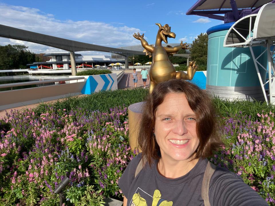 kari posing with gold figment statue in epcot at disney world
