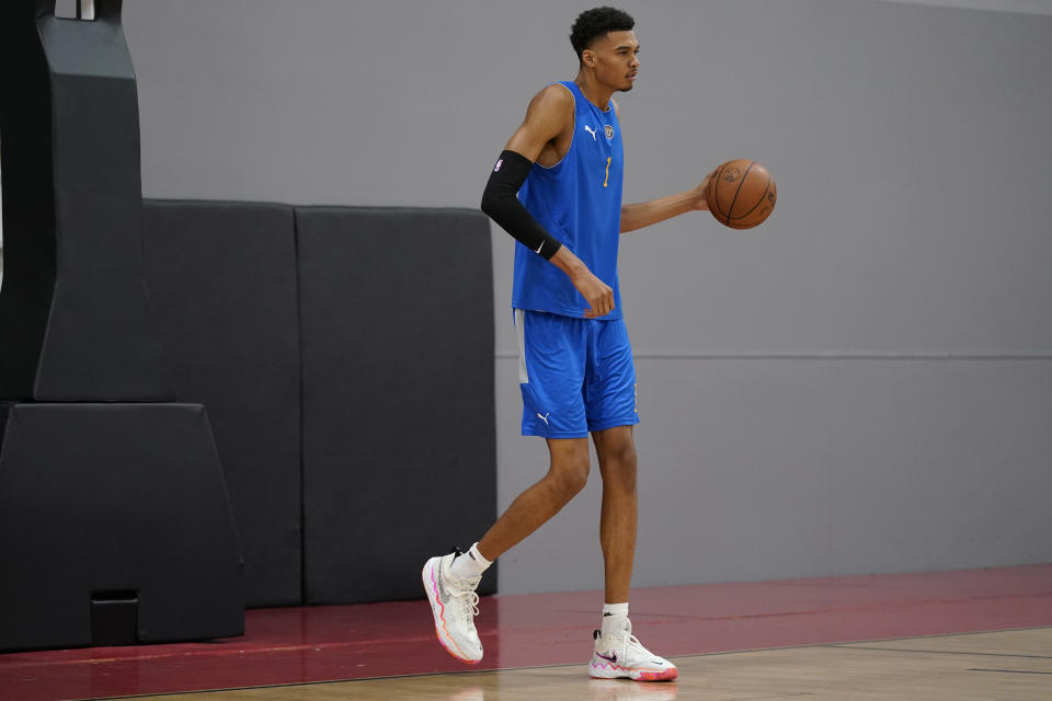 Boulogne-Levallois Metropolitans 92's Victor Wembanyama takes part in drills during a team practice Monday, Oct. 3, 2022, in Las Vegas. (AP Photo/Abbie Parr)