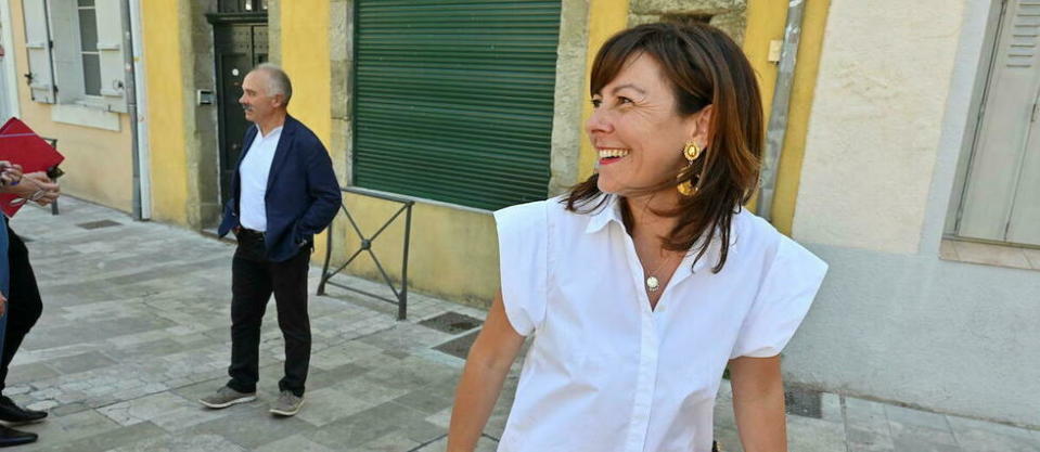 Carole Delga dans les rues de Foix, en juin 2022, quelques jours avant les élections législatives.  - Credit:Elodie Gregoire / ÉLODIE GREGOIRE POUR « LE POINT »