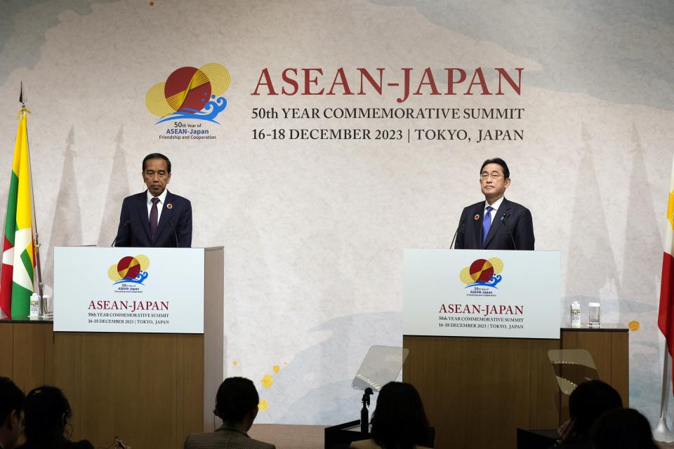 Indonesian President Joko Widodo, left, and Japan's Prime Minister Fumio Kishida attend at joint chairpersons' press announcement following the meetings of ASEAN-Japan Commemorative Summit in Tokyo Sunday, Dec. 17, 2023. (AP Photo/Eugene Hoshiko, Pool)