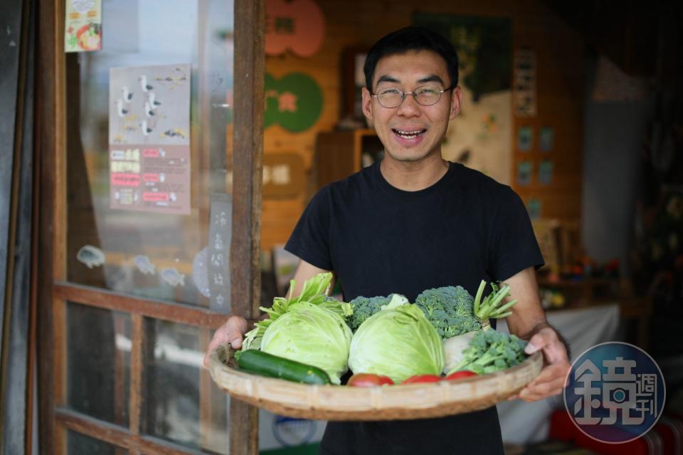 陳幸延現在是深溝共同店的主要經營者，自己也是一位推廣友善農法的小農。