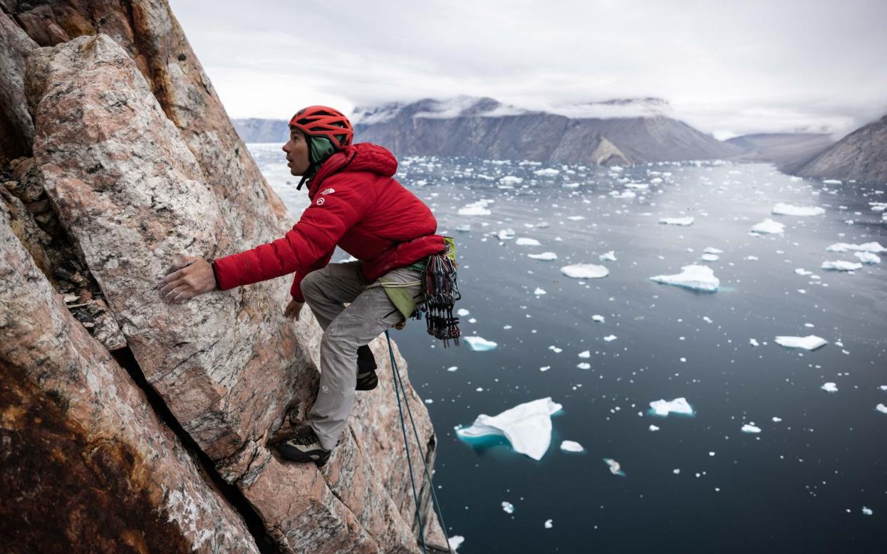 Für die Miniserie "In arktische Höhen mit Alex Honnold" ließ sich Extremkletterer Alex Honnold bei seiner Expedition durch Grönland begleiten. (Bild: National Geographic)