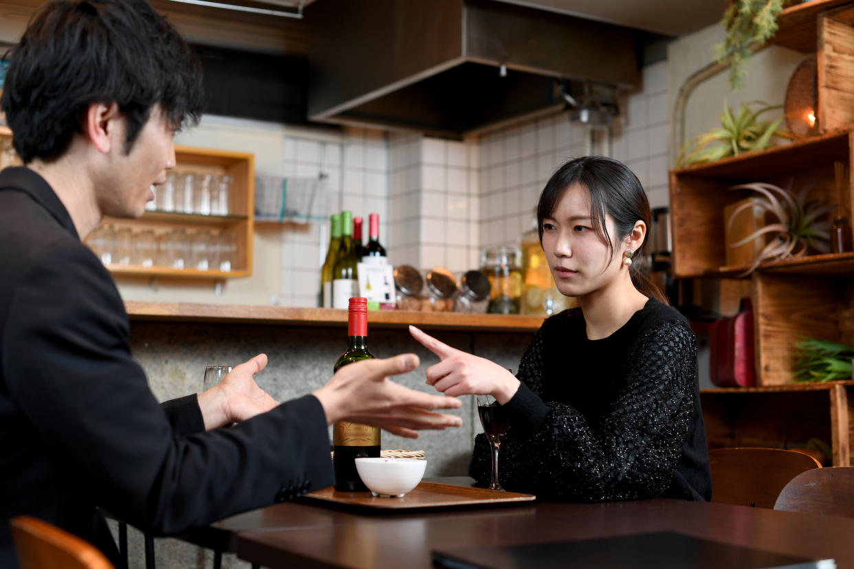 A couple argues in a restaurant.
