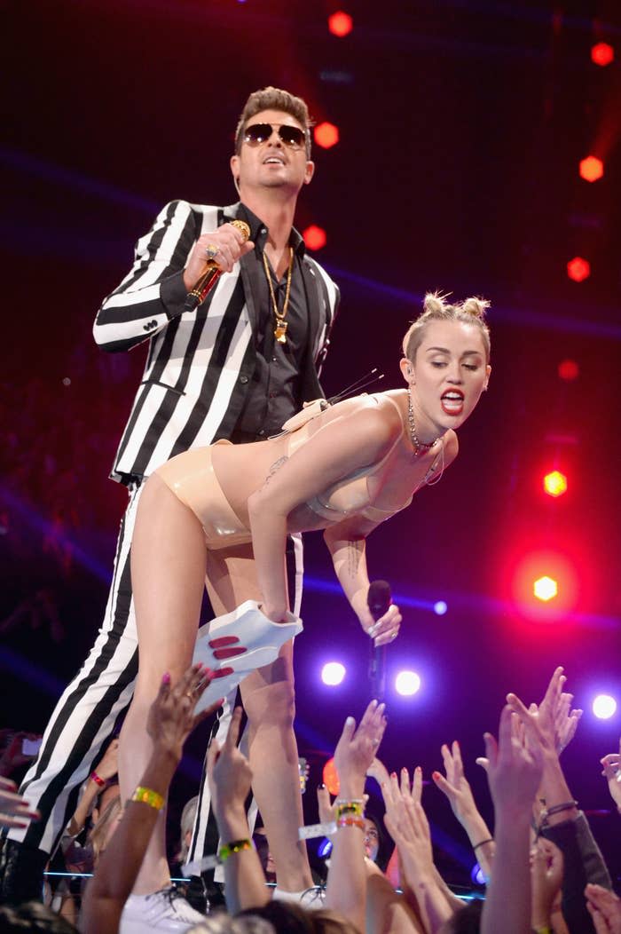 miley twerking on robin on stage