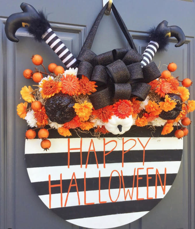 <p>@framedingreen</p><p>Hopefully when you trick or treat, you won't have to smell these feet! <a href="https://www.instagram.com/framedingreen/" rel="nofollow noopener" target="_blank" data-ylk="slk:@framedingreen;elm:context_link;itc:0;sec:content-canvas" class="link ">@framedingreen</a> toe-tally tied together this look!</p>
