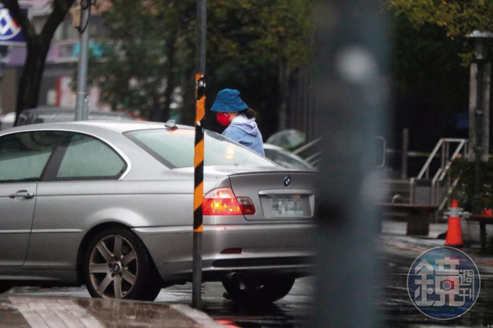12/6 14：40 許藍方在台北移動時，常有王少偉的車接送，而且還不只一輛。