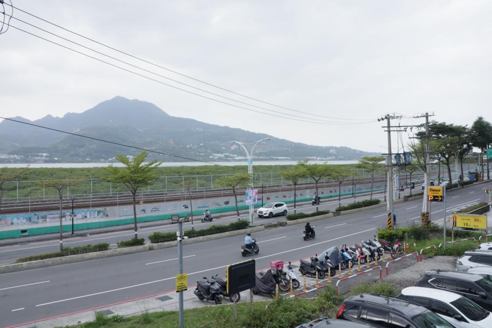 淡北道路施工期間，已協調台北捷運公司視運量需求加開班次。新北市府提供