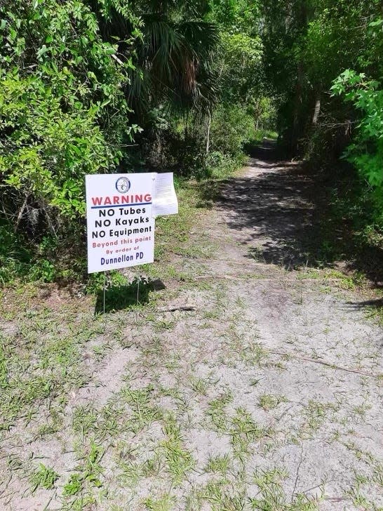 Sign at the entrance of the trail