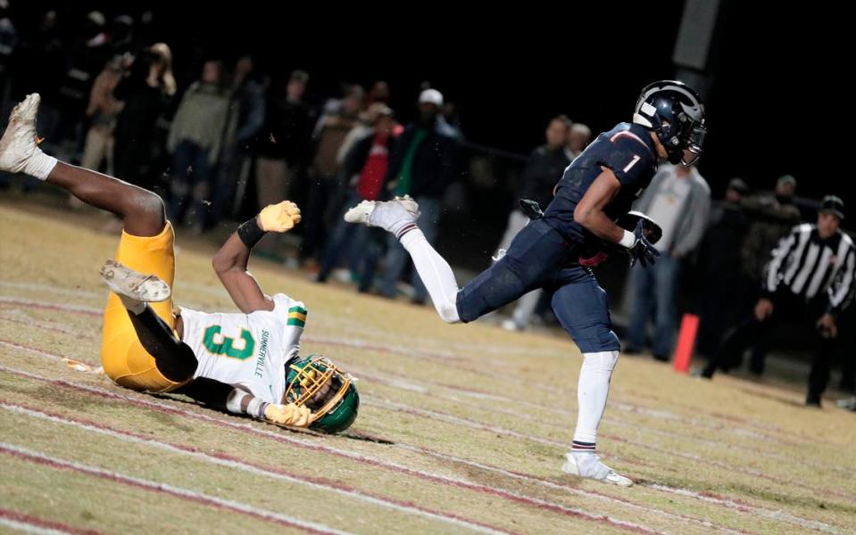 White Knoll’s CJ Earl scores a touchdown on a pass from quarterback Landon Sharpe in Friday’s win over Summerville.